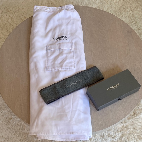 La Prairie White and Gray Spa Set - Picture 2 of 5